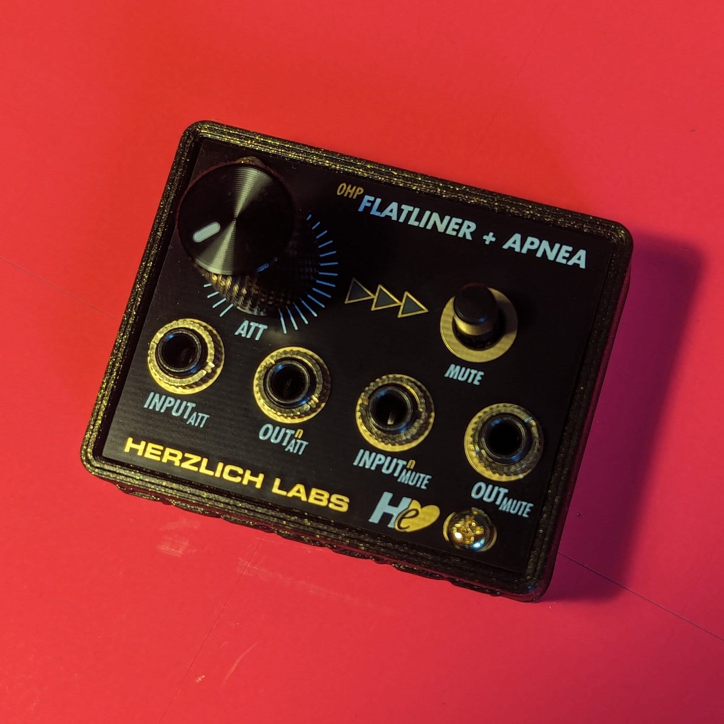 Flatliner + Apnea - passive attenuator and performance mute in hybrid 1U/0hp format for Eurorack, modular and semi-modular synthesizers